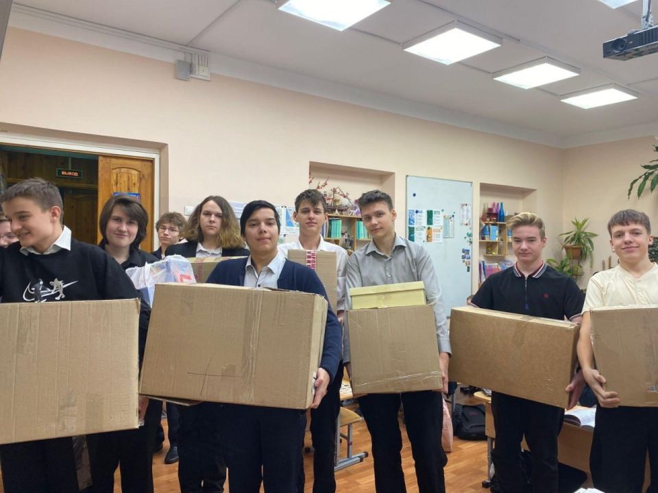 Волонтеры Ленобласти готовят более 1 000 новогодних подарков для детей ДНР Волонтеры Ленобласти готовят более 1 000 новогодних подарков для детей ДНР