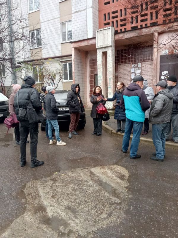 Продолжаются сходы с жителями Ленинского района города Донецка Продолжаются сходы с жителями Ленинского района города Донецка