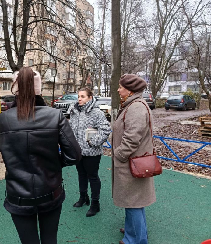 Сегодня, 2 декабря, в рамках проекта «Управдом» заместитель руководителя Управы Калининского внутригородского района Администрации городского округа Донецк Снежана Гоман провела встречу с жителями района Сегодня, 2 декабря, в рамках проекта «Управдом» заместитель руководителя Управы Калининского внутригородского района Администрации городского округа Донецк Снежана Гоман провела встречу с жителями района