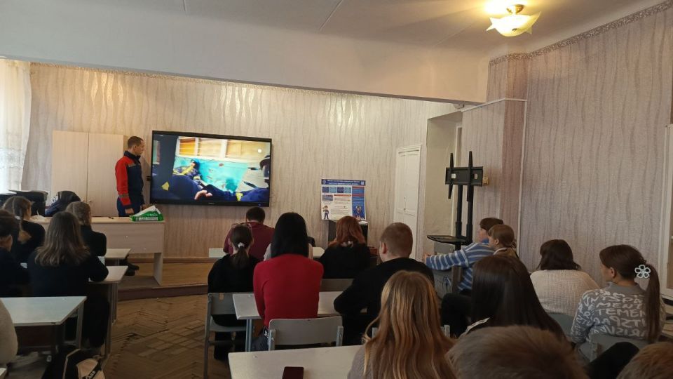 Добровольцы Донецкого РО ВСКС продолжают профилактическую работу со школьниками в рамках проекта «Новые горизонты» Добровольцы Донецкого РО ВСКС продолжают профилактическую работу со школьниками в рамках проекта «Новые горизонты»