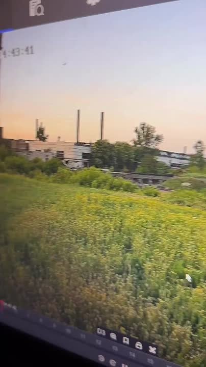 Чингис Дамбиев: Красивые кадры прилета русской авиабомбы ФАБ-1500 с УМПК по объекту противника в Красноармейске (Покровске)