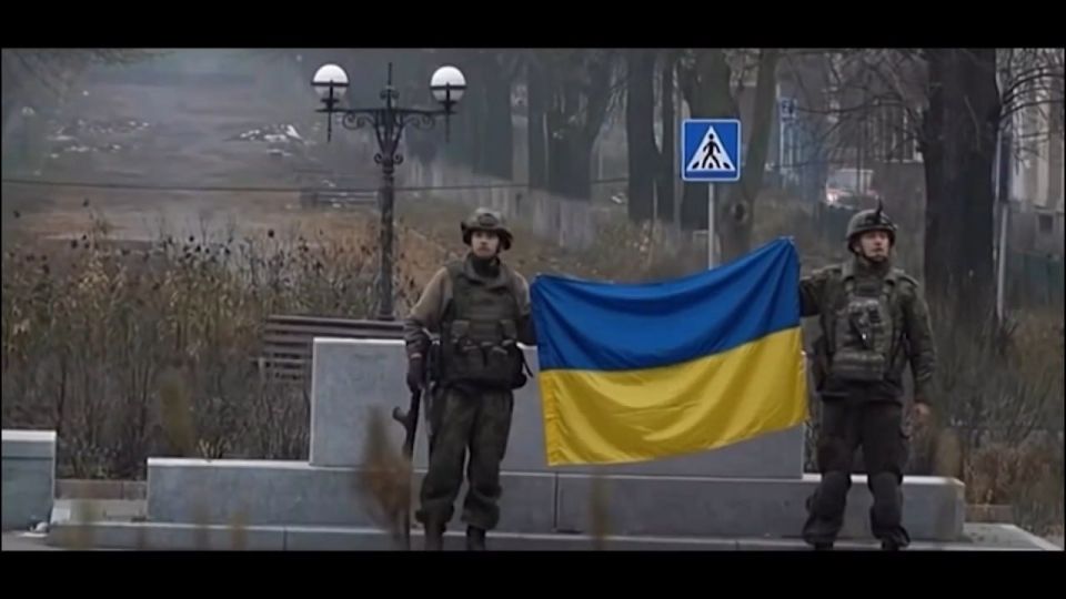 Украинский 425-й штурмовой полк "Скала" заменил российский флаг с видео Минобороны РФ на украинский при помощи нейросети и выдал это как подтверждение присутствия ВСУ в центре Покровска Украинский 425-й штурмовой полк "Скала" заменил российский флаг с видео Минобороны РФ на украинский при помощи нейросети и выдал это как подтверждение присутствия ВСУ в центре Покровска