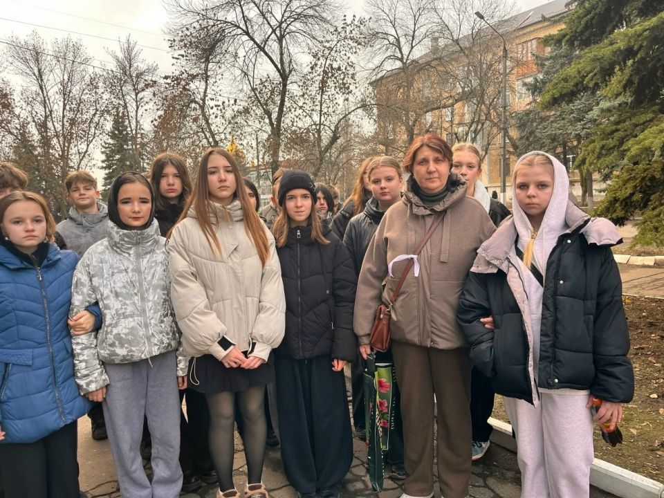 Школьники Ждановки присоединились к Международной акции «Белая ленточка» Школьники Ждановки присоединились к Международной акции «Белая ленточка»