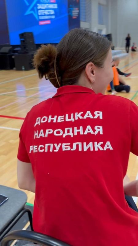 Второй игровой день на Всероссийском «Кубке Защитников Отечества» по волейболу сидя среди ветеранов СВО начался для команды из ДНР матчем со сборной Северной Осетии – Алании