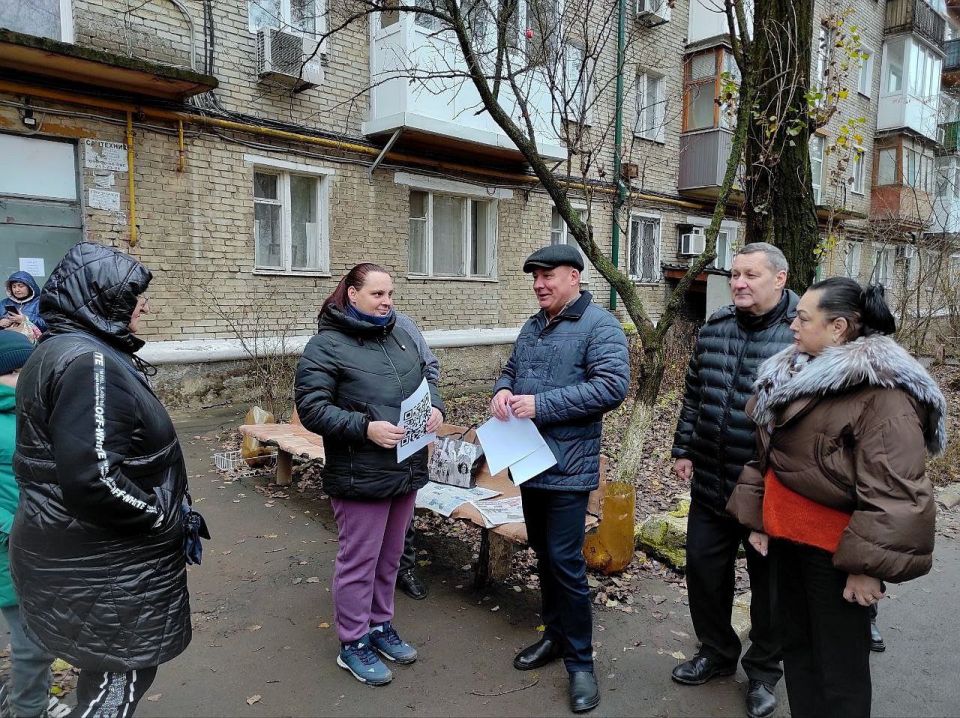 Михаил Меренков: Сегодня в рамках реализации проектов «Управдом ДНР» и "Школа ЖКХ" Всероссийской политической партии "ЕДИНАЯ РОССИЯ" совместно с депутатом Народного Совета Юрием Леоновым, депутатами Донецкого городского... Михаил Меренков: Сегодня в рамках реализации проектов «Управдом ДНР» и "Школа ЖКХ" Всероссийской политической партии "ЕДИНАЯ РОССИЯ" совместно с депутатом Народного Совета Юрием Леоновым, депутатами Донецкого городского...