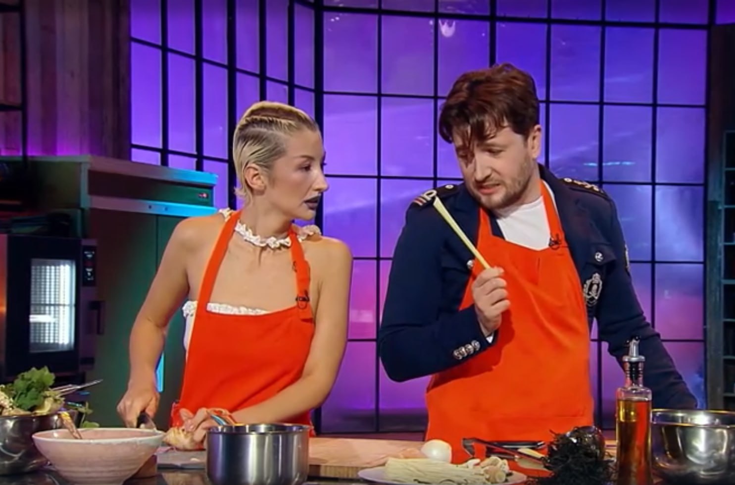 «Колобки в кустах»: макеевская певица Марго попыталась поразить Ивлева и Агзамова на «Битве шефов» «Колобки в кустах»: макеевская певица Марго попыталась поразить Ивлева и Агзамова на «Битве шефов»