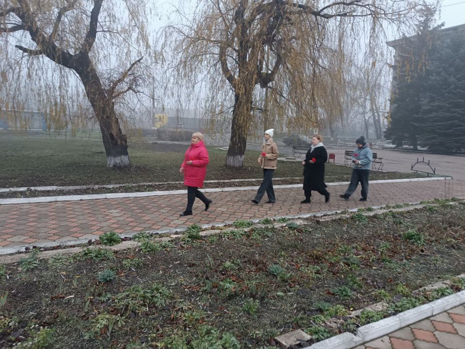 Возложение цветов ко Дню Неизвестного солдата Возложение цветов ко Дню Неизвестного солдата