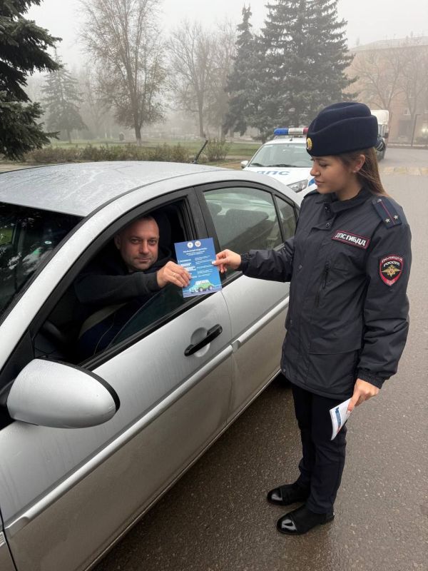 В Новоазовске сотрудники ГАИ проводят профилактические беседы с водителями