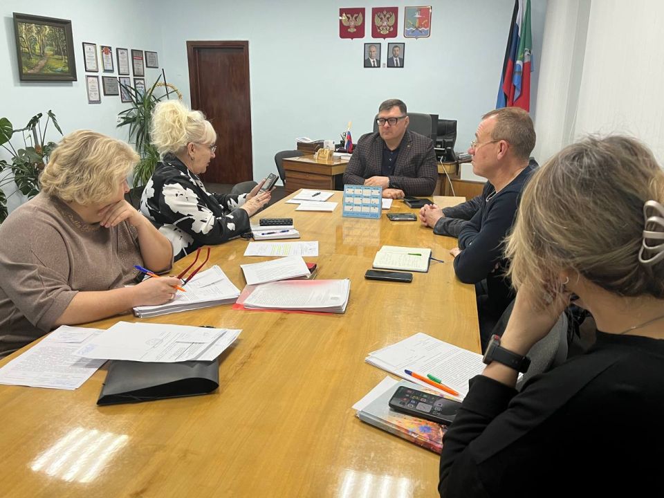 Василий Овчаров: Сегодня, 3 декабря, провел оперативное совещание по рабочим вопросам с участием заместителей Главы и руководителей структурных подразделений Администрации округа