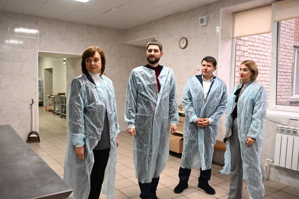 Александр Волошин: #Работа_в_Республике. В Макеевке вместе с главой муниципального образования городского округа Владиславом Ключаровым проверили ход ключевых восстановительных и социальных проектов Александр Волошин: #Работа_в_Республике. В Макеевке вместе с главой муниципального образования городского округа Владиславом Ключаровым проверили ход ключевых восстановительных и социальных проектов