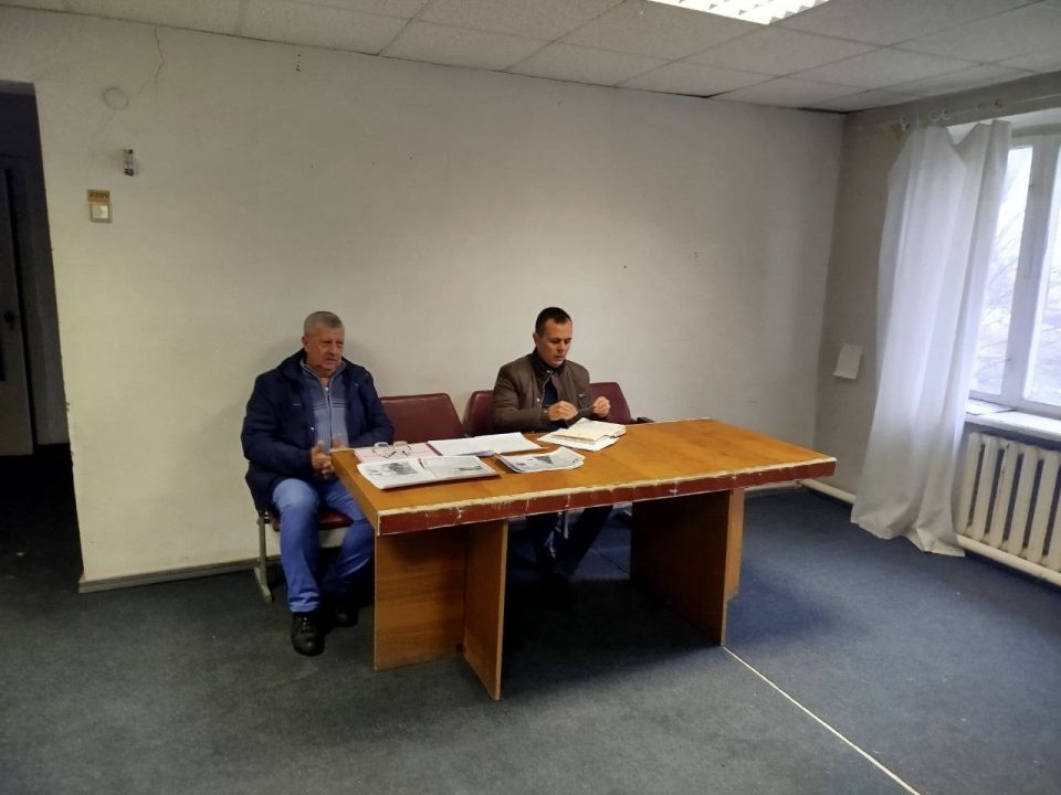 Заместитель главы администрации Старобешевского муниципального округа Михаил Ольмезов провел сход граждан села Новозарьевка, где были рассмотрены ключевые вопросы жизнеобеспечения населенного пункта