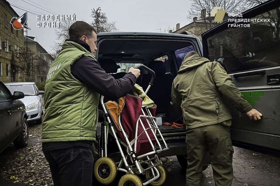Мы всегда рядом!. Активисты Молодёжки Народного фронта пришли на помощь особенной девочке и её маме Мы всегда рядом!. Активисты Молодёжки Народного фронта пришли на помощь особенной девочке и её маме