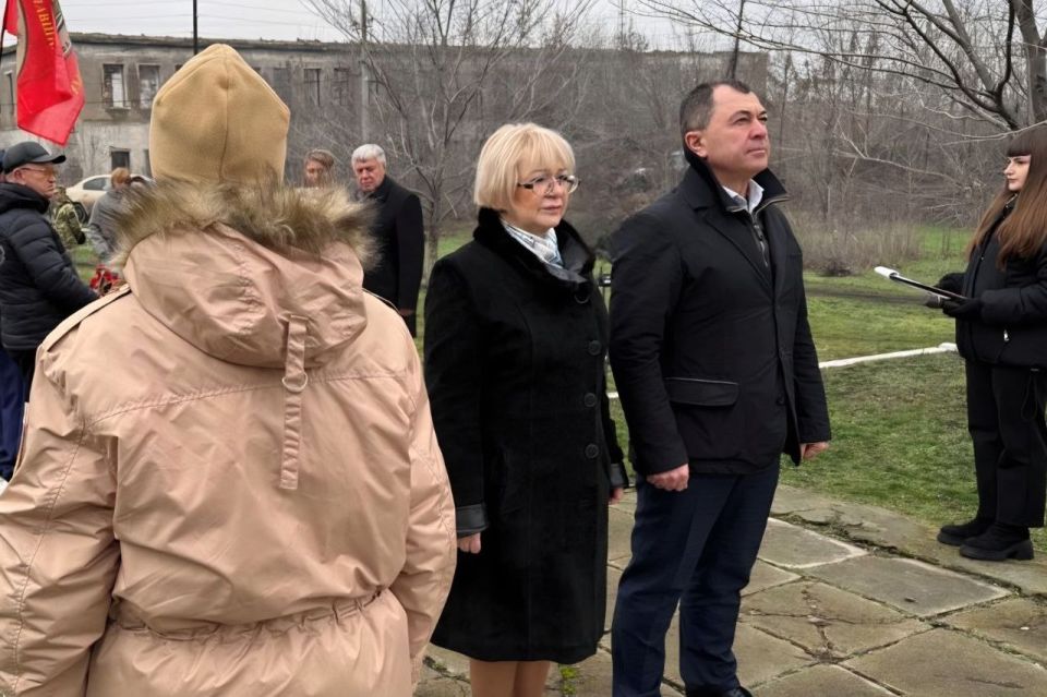 Александр Шатов: В Шахтерске почтили память павших воинов, имена которых остались неизвестными Александр Шатов: В Шахтерске почтили память павших воинов, имена которых остались неизвестными