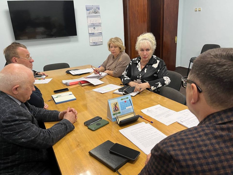 Василий Овчаров: Сегодня, 3 декабря, провел оперативное совещание по рабочим вопросам с участием заместителей Главы и руководителей структурных подразделений Администрации округа Василий Овчаров: Сегодня, 3 декабря, провел оперативное совещание по рабочим вопросам с участием заместителей Главы и руководителей структурных подразделений Администрации округа