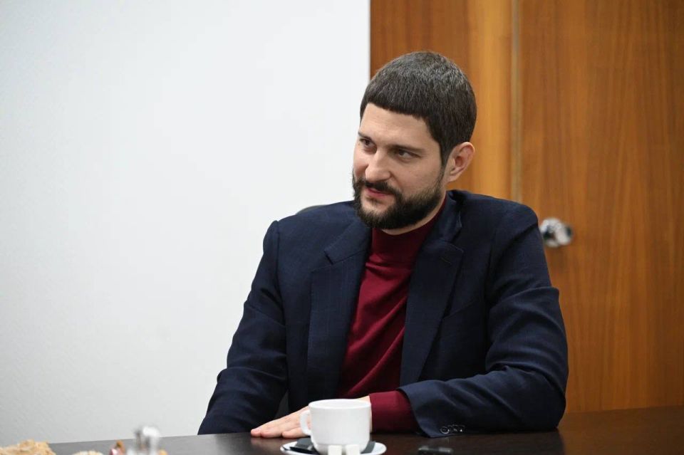 Александр Волошин: #Работа_в_Республике. Во время работы в регионе встретился с новым министром имущественных и земельных отношений ДНР Яковом Ходосом Александр Волошин: #Работа_в_Республике. Во время работы в регионе встретился с новым министром имущественных и земельных отношений ДНР Яковом Ходосом