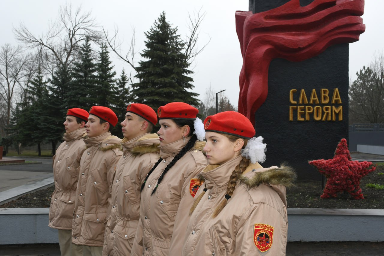 В Кировском почтили память погибших воинов в День неизвестного солдата В Кировском почтили память погибших воинов в День неизвестного солдата