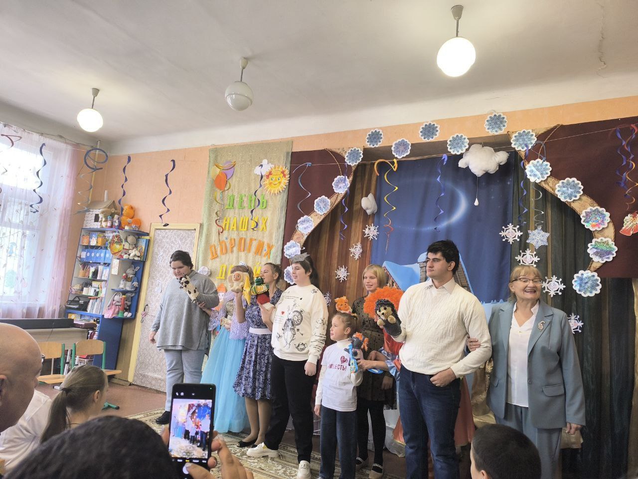 Валентин Левченко: В связи с празднованием Международного дня инвалидов, в рамках партийного проекта «Единая страна — доступная среда», в Городском реабилитационном центре для инвалидов и детей - инвалидов «С надеждой на... Валентин Левченко: В связи с празднованием Международного дня инвалидов, в рамках партийного проекта «Единая страна — доступная среда», в Городском реабилитационном центре для инвалидов и детей - инвалидов «С надеждой на...