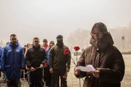 В ДНР молодогвардейцы приняли участие в мероприятии ко Дню неизвестного солдата