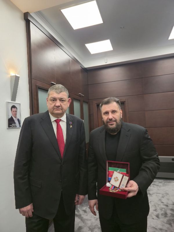 Иван Приходько: Во время рабочего визита в Москву вручил Александру Викторовичу Клименко Звание «Почетный гражданин муниципального образования городского округа Горловка Донецкой Народной Республики» Иван Приходько: Во время рабочего визита в Москву вручил Александру Викторовичу Клименко Звание «Почетный гражданин муниципального образования городского округа Горловка Донецкой Народной Республики»