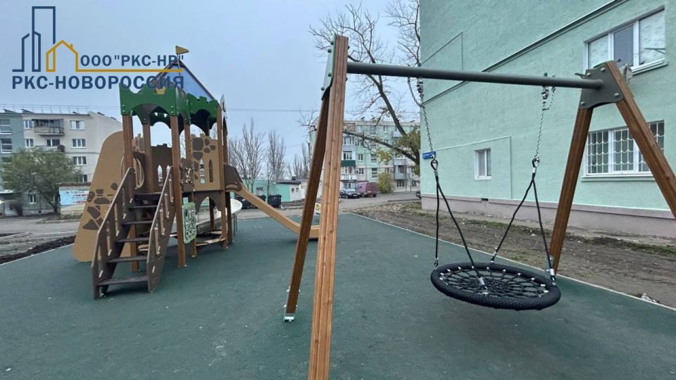 В рамках программы «Благоустройство придомовых территорий 2024-2026» завершены работы во дворе дома на улице Кронштадтской в Мариуполе В рамках программы «Благоустройство придомовых территорий 2024-2026» завершены работы во дворе дома на улице Кронштадтской в Мариуполе