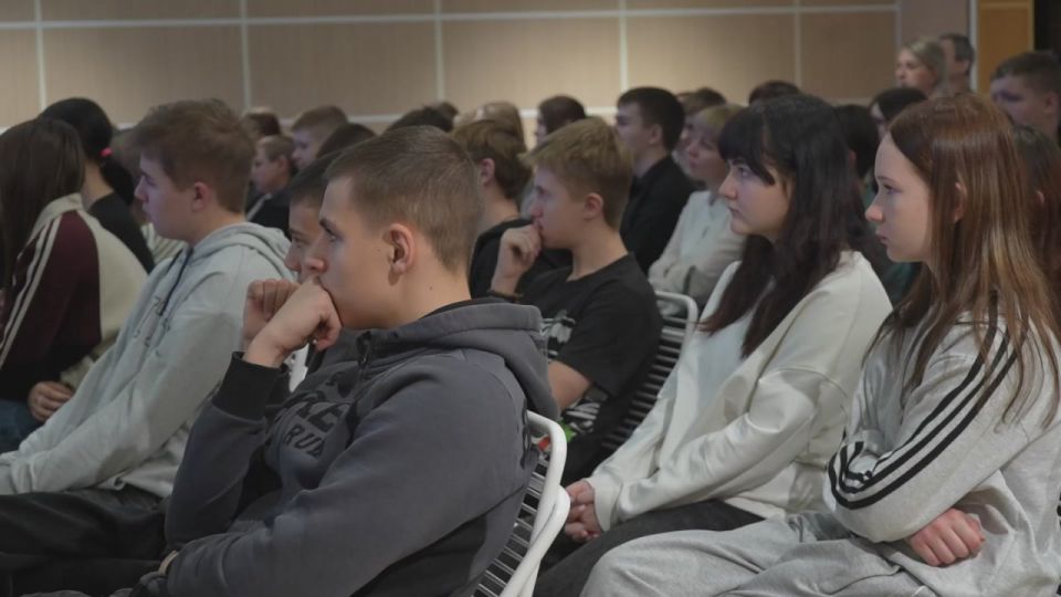 Неизгладимый след. След, который оставили творческие встречи с Народным артистов РФ Валерием Бариновым в Донбассе, огромен и важен