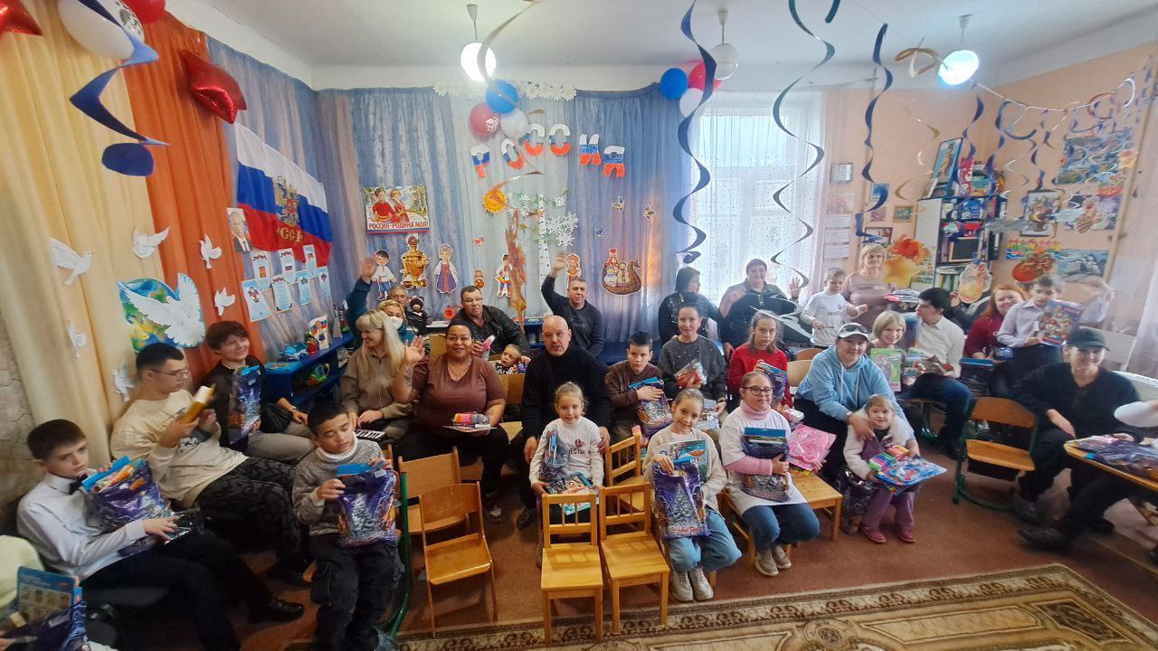 Валентин Левченко: В связи с празднованием Международного дня инвалидов, в рамках партийного проекта «Единая страна — доступная среда», в Городском реабилитационном центре для инвалидов и детей - инвалидов «С надеждой на... Валентин Левченко: В связи с празднованием Международного дня инвалидов, в рамках партийного проекта «Единая страна — доступная среда», в Городском реабилитационном центре для инвалидов и детей - инвалидов «С надеждой на...