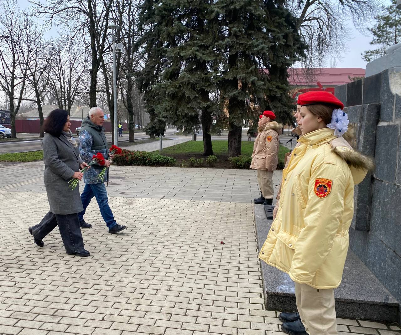 Евгений Поплавский: В День Неизвестного Солдата состоялось возложение цветов к мемориалу «Братская могила советских воинов» Евгений Поплавский: В День Неизвестного Солдата состоялось возложение цветов к мемориалу «Братская могила советских воинов»