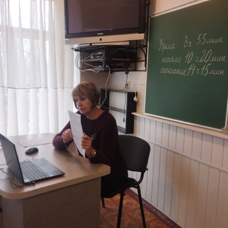 Горловские выпускники успешно написали итоговое сочинение в дистанционном формате Горловские выпускники успешно написали итоговое сочинение в дистанционном формате