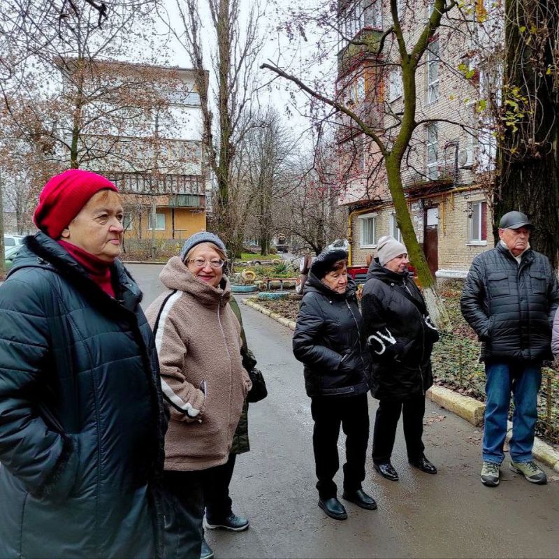 Михаил Меренков: Сегодня в рамках реализации проектов «Управдом ДНР» и "Школа ЖКХ" Всероссийской политической партии "ЕДИНАЯ РОССИЯ" совместно с депутатом Народного Совета Юрием Леоновым, депутатами Донецкого городского... Михаил Меренков: Сегодня в рамках реализации проектов «Управдом ДНР» и "Школа ЖКХ" Всероссийской политической партии "ЕДИНАЯ РОССИЯ" совместно с депутатом Народного Совета Юрием Леоновым, депутатами Донецкого городского...