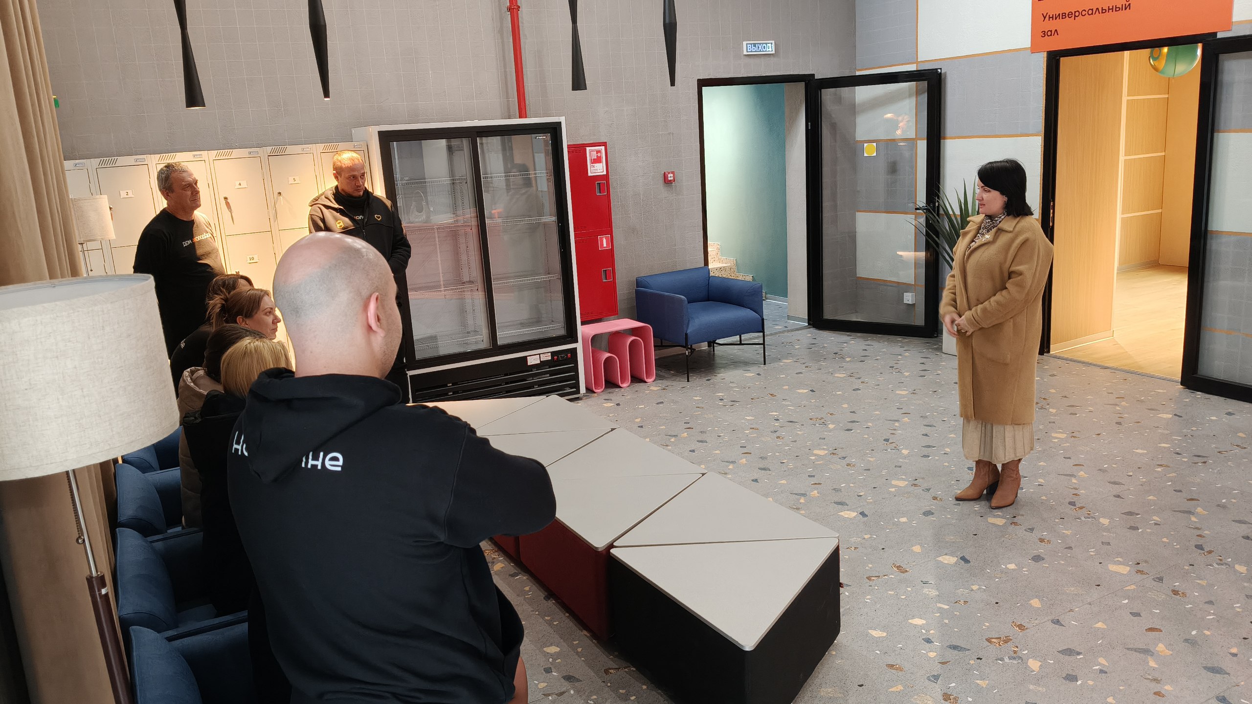 Заместитель главы администрации Волновахского муниципального округа и координатор Женского движения «Единая Россия» Елена Снисаренко провела встречу с коллективом филиала ГБУ ДНР "Центр развития молодежных инициатив...