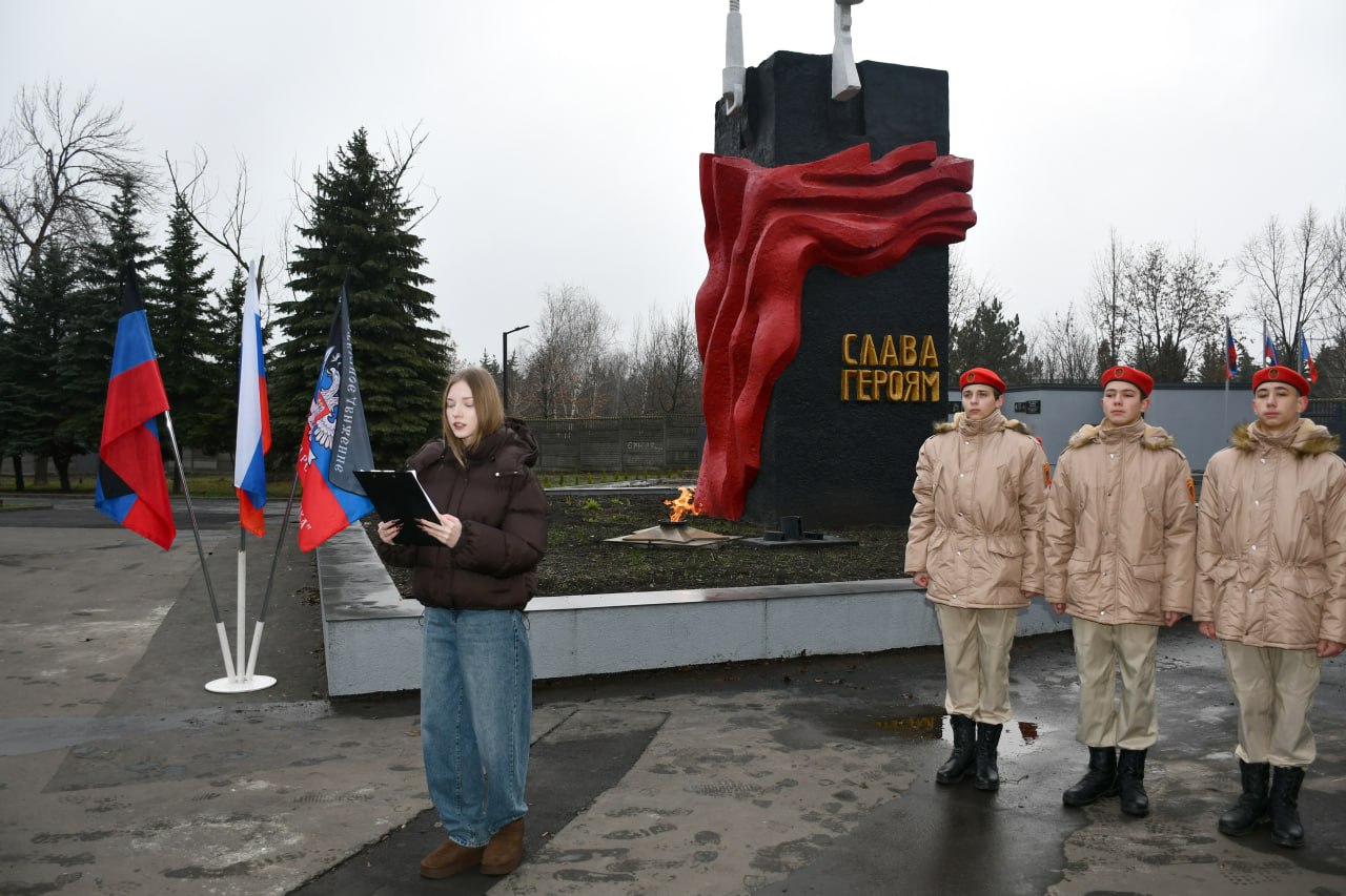 В Кировском почтили память погибших воинов в День неизвестного солдата В Кировском почтили память погибших воинов в День неизвестного солдата