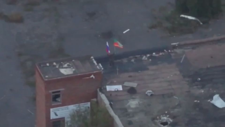 Красноармейск (Покровск) ДНР, в каждом районе города развеваются российские флаги