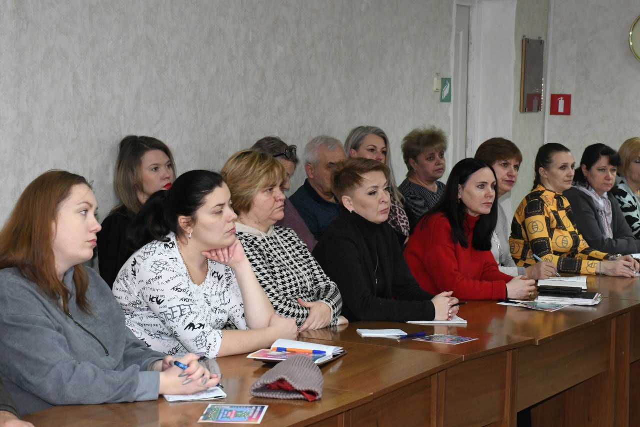 В Кировском обсудили актуальные вопросы жилищно-коммунальной сферы В Кировском обсудили актуальные вопросы жилищно-коммунальной сферы