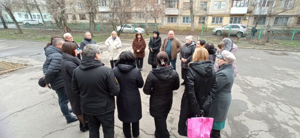 Елена Синецкая: Сегодня, 3 декабря, по поручению Главы ДНР Дениса Пушилина, заместитель Главы Администрации г.о. Донецк Максим Сухоруков совместно с руководителем Управы Калининского внутригородского района Еленой Синецкой... Елена Синецкая: Сегодня, 3 декабря, по поручению Главы ДНР Дениса Пушилина, заместитель Главы Администрации г.о. Донецк Максим Сухоруков совместно с руководителем Управы Калининского внутригородского района Еленой Синецкой...