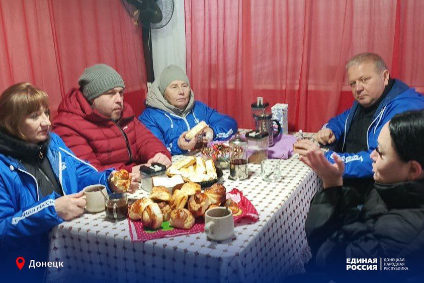 В Кировском районе Донецка прошла встреча единороссов с номинантами конкурса «Лучший дом. Лучший двор» В Кировском районе Донецка прошла встреча единороссов с номинантами конкурса «Лучший дом. Лучший двор»