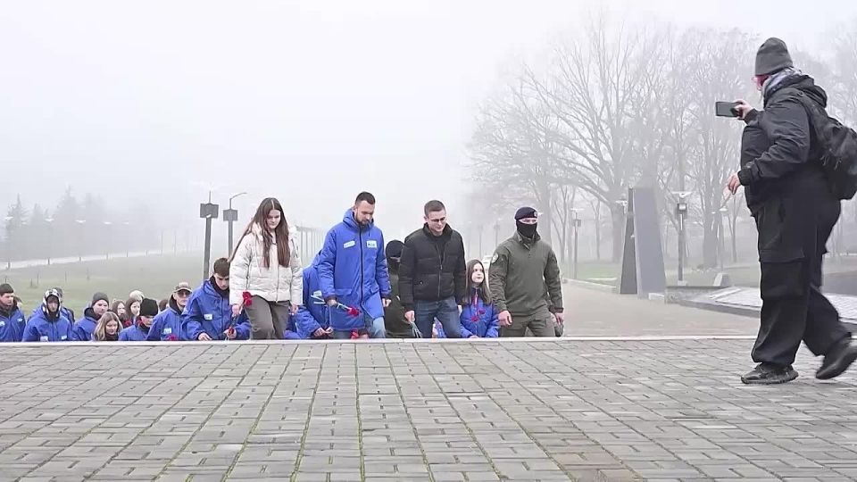 Почтили память Неизвестного Солдата и Росгвардейцы