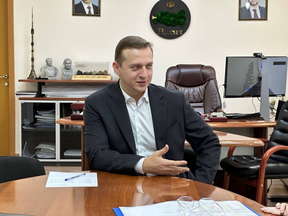 Владимир Ежиков: С коллегами из департамента лесного хозяйства по Южному федеральному округу Наталией Сеидовой и Михаилом Бойко держим связь по ряду важных вопросов: повышения заработной платы сотрудникам лесохозяйственных... Владимир Ежиков: С коллегами из департамента лесного хозяйства по Южному федеральному округу Наталией Сеидовой и Михаилом Бойко держим связь по ряду важных вопросов: повышения заработной платы сотрудникам лесохозяйственных...