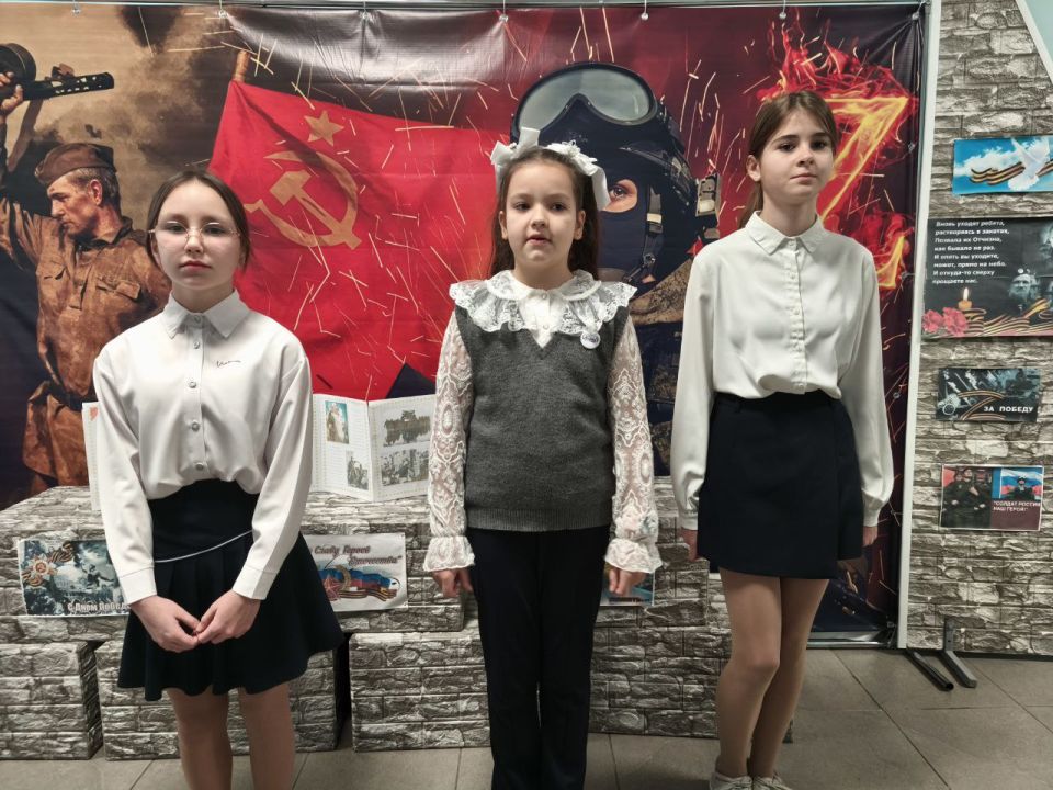 Сегодня в стенах ГБОУ "Школа №2 г.о. Дебальцево" прошла особенная линейка, посвященная Дню Неизвестного Солдата по партийному проекту "Историческая память" Сегодня в стенах ГБОУ "Школа №2 г.о. Дебальцево" прошла особенная линейка, посвященная Дню Неизвестного Солдата по партийному проекту "Историческая память"