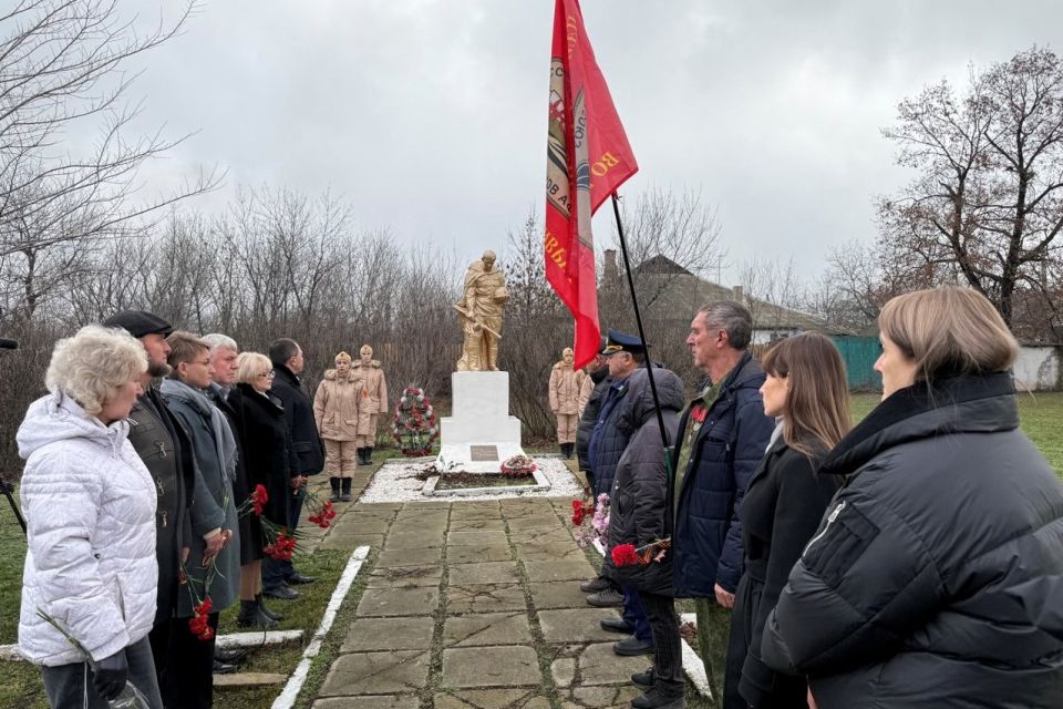 Александр Шатов: В Шахтерске почтили память павших воинов, имена которых остались неизвестными Александр Шатов: В Шахтерске почтили память павших воинов, имена которых остались неизвестными