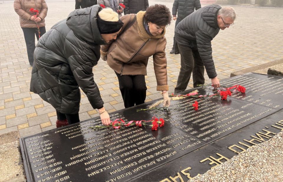 Сегодня состоялось памятное мероприятие, приуроченное ко Дню Неизвестного солдата Сегодня состоялось памятное мероприятие, приуроченное ко Дню Неизвестного солдата