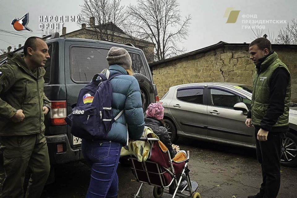 Мы всегда рядом!. Активисты Молодёжки Народного фронта пришли на помощь особенной девочке и её маме Мы всегда рядом!. Активисты Молодёжки Народного фронта пришли на помощь особенной девочке и её маме