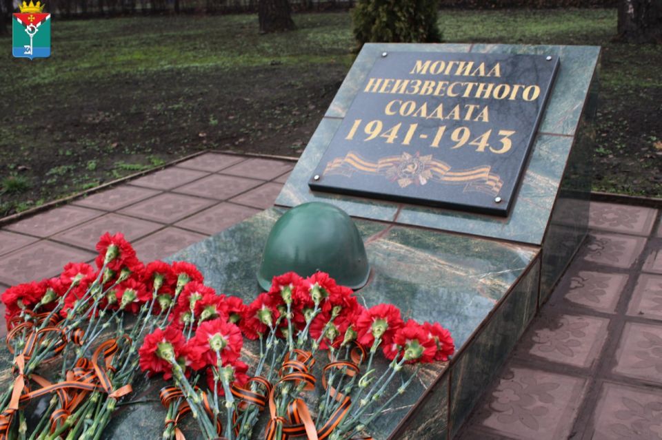 Александр Петрикин: Сегодня, в День Неизвестного Солдата совместно со своими заместителями, депутатами Краснолиманского муниципального совета и сотрудниками администрации округа возложили цветы на Мемориале «Вечный огонь» к... Александр Петрикин: Сегодня, в День Неизвестного Солдата совместно со своими заместителями, депутатами Краснолиманского муниципального совета и сотрудниками администрации округа возложили цветы на Мемориале «Вечный огонь» к...