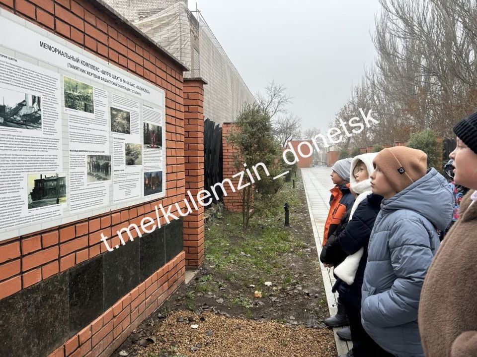 В Донецке для обучающихся школ регулярно проводят экскурсии к мемориалу шурф шахты «4/4 бис», расположенном в Калининском районе В Донецке для обучающихся школ регулярно проводят экскурсии к мемориалу шурф шахты «4/4 бис», расположенном в Калининском районе