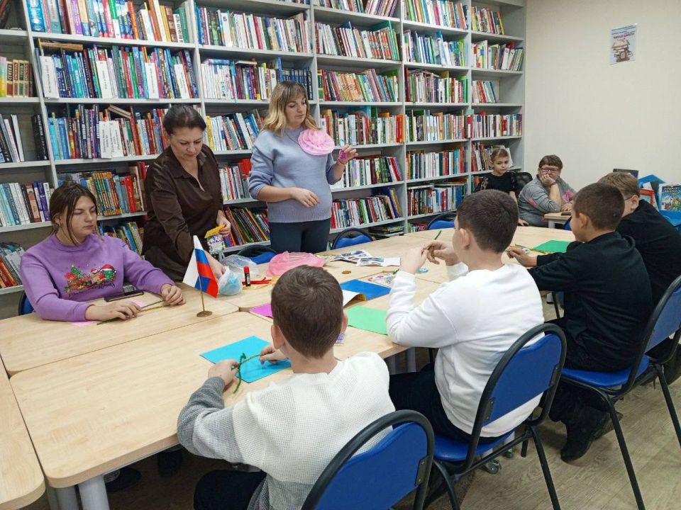 Мастер-класс по созданию новогоднего чуда прошел для детей в Мангуше Мастер-класс по созданию новогоднего чуда прошел для детей в Мангуше