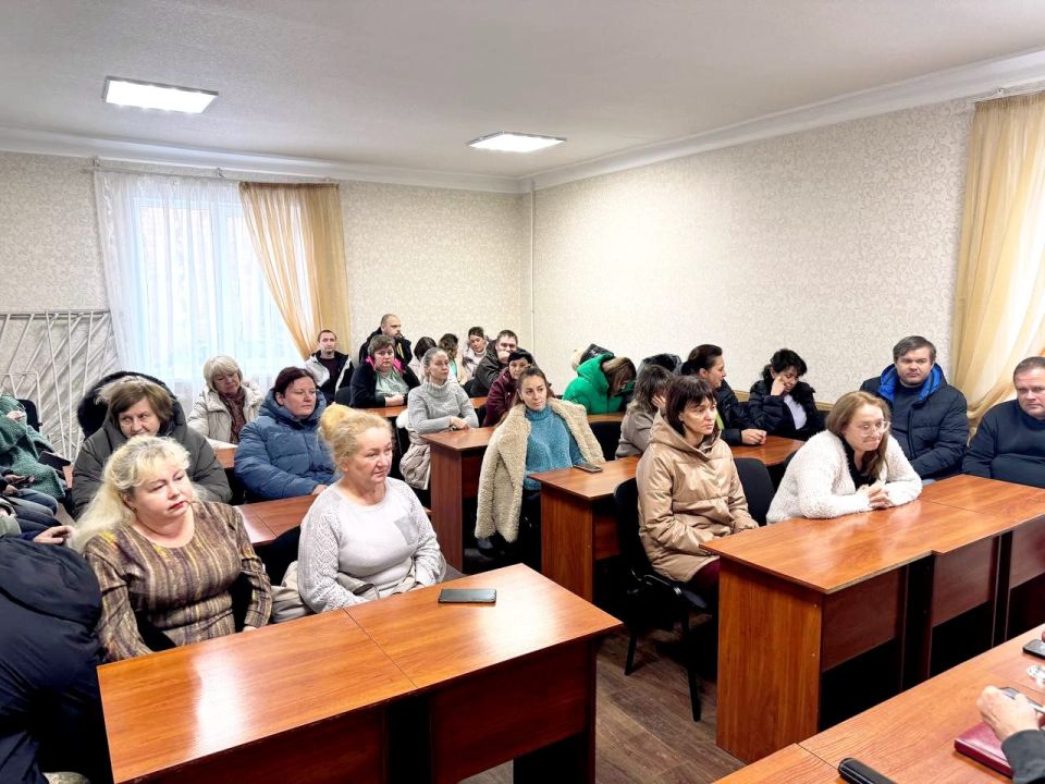 Елена Рязанцева: В Пролетарском районе города Донецка состоялась открытая встреча с трудовым коллективом Муниципального учреждения «Централизованная бухгалтерия учреждений образования Пролетарского района г. Донецка». Во... Елена Рязанцева: В Пролетарском районе города Донецка состоялась открытая встреча с трудовым коллективом Муниципального учреждения «Централизованная бухгалтерия учреждений образования Пролетарского района г. Донецка». Во...