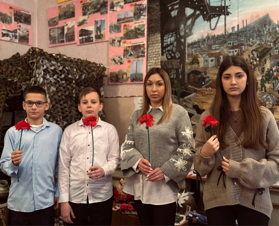 День Неизвестного солдата. «Нельзя научиться любить живых, если не умеешь хранить память о павших», — Маршал Советского Союза Константин Рокоссовский День Неизвестного солдата. «Нельзя научиться любить живых, если не умеешь хранить память о павших», — Маршал Советского Союза Константин Рокоссовский
