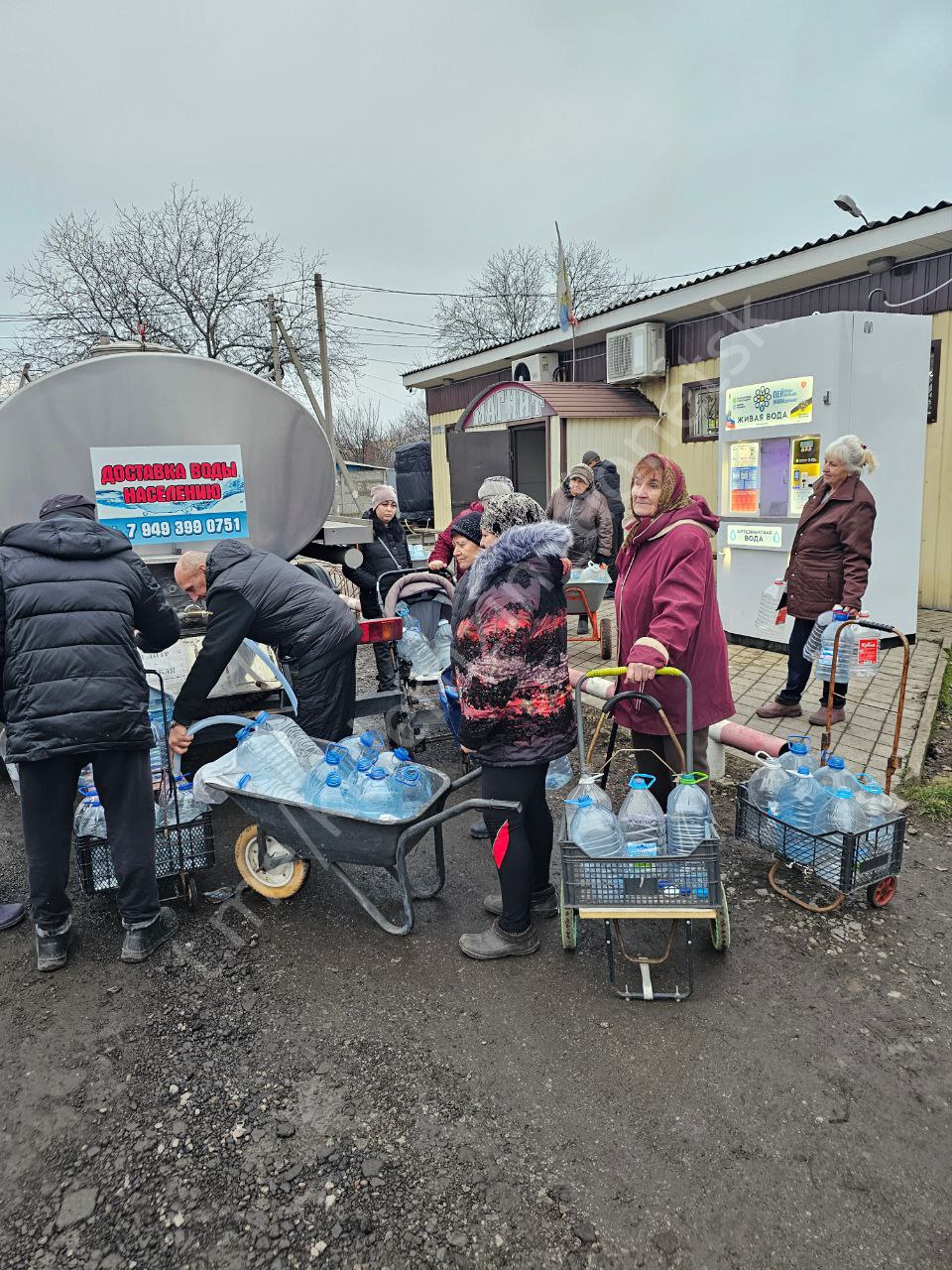 Алексей Кулемзин: Донецкие производители воды в кризисной ситуации с водоснабжением продолжают оказывать помощь Дончанам Алексей Кулемзин: Донецкие производители воды в кризисной ситуации с водоснабжением продолжают оказывать помощь Дончанам