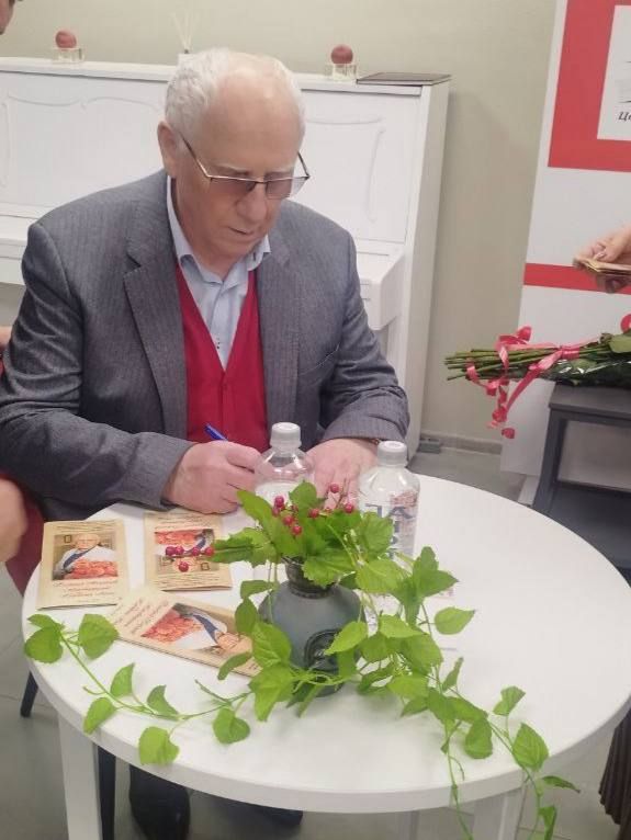 КСВО ДНР на творческой встрече с народным артистом России Валерием Бариновым КСВО ДНР на творческой встрече с народным артистом России Валерием Бариновым