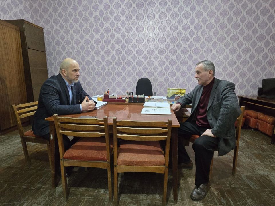 В рамках рабочей встречи с директором Муниципального бюджетного учреждения дополнительного образования «Дебальцевская детская школа искусств» Владимиром Ильичом Калижуком подведены итоги значительного объема текущих... В рамках рабочей встречи с директором Муниципального бюджетного учреждения дополнительного образования «Дебальцевская детская школа искусств» Владимиром Ильичом Калижуком подведены итоги значительного объема текущих...