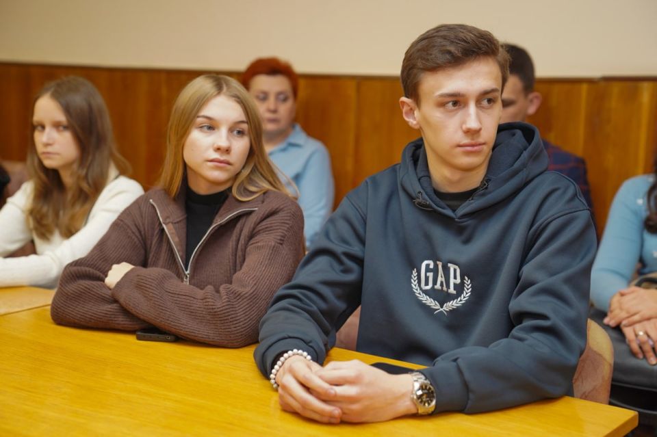 Диалог будущего: Встреча директора Республиканского центра со студентами Донецкой академии управления Диалог будущего: Встреча директора Республиканского центра со студентами Донецкой академии управления